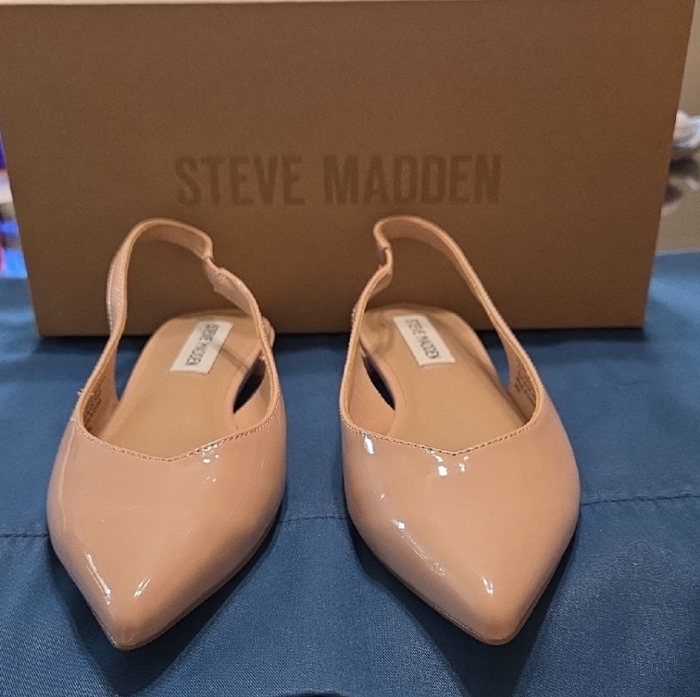 Steve Madden Cream Flats with Pointed Toe Design